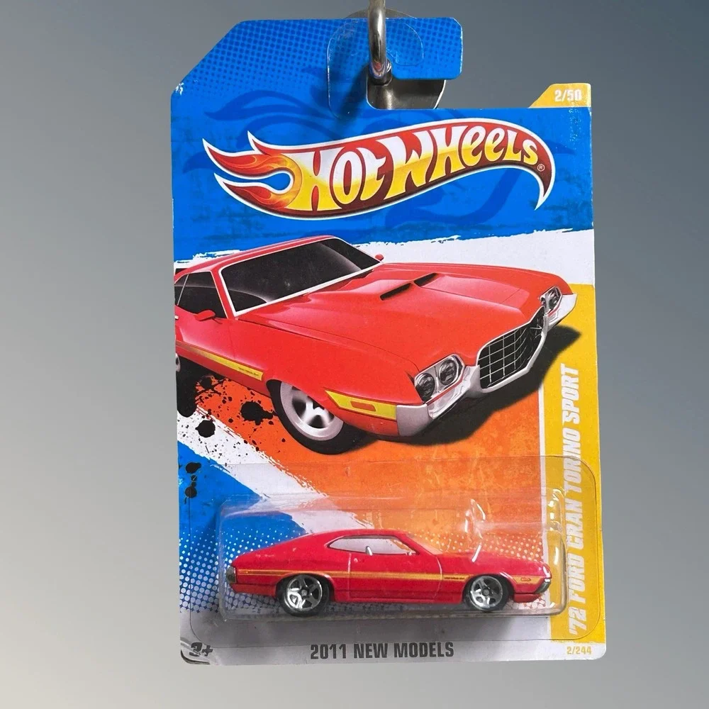 Hot Wheels 72 Ford Gran Torino Sport 2011 New Models Red